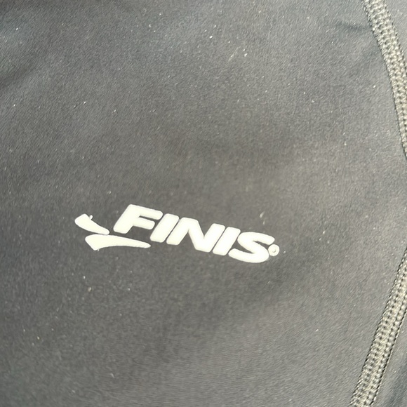 FINIS Thermal Swim Shirt in Black - Picture 8 of 15